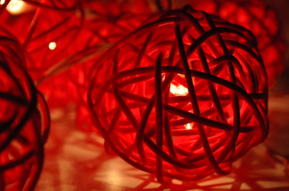 1 Set of Red 5cm Rattan Cane 20 Ball Battery Powered 3m String Lights Christmas Gift Home Wedding Party Bedroom Decoration Table Centrepiece