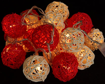 1 Set of Red and White 5cm Rattan Cane 50 Ball Battery Powered LONG 5m String Lights Christmas Gift Home Wedding Party Bedroom Decoration Table Centrepiece