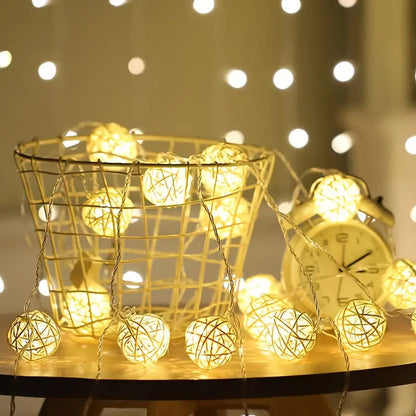 1 Set of Yellow 5cm Rattan Cane 50 Ball Battery Power LONG 5m String Lights Christmas Gift Home Wedding Party Bedroom Decoration Table Centrepiece