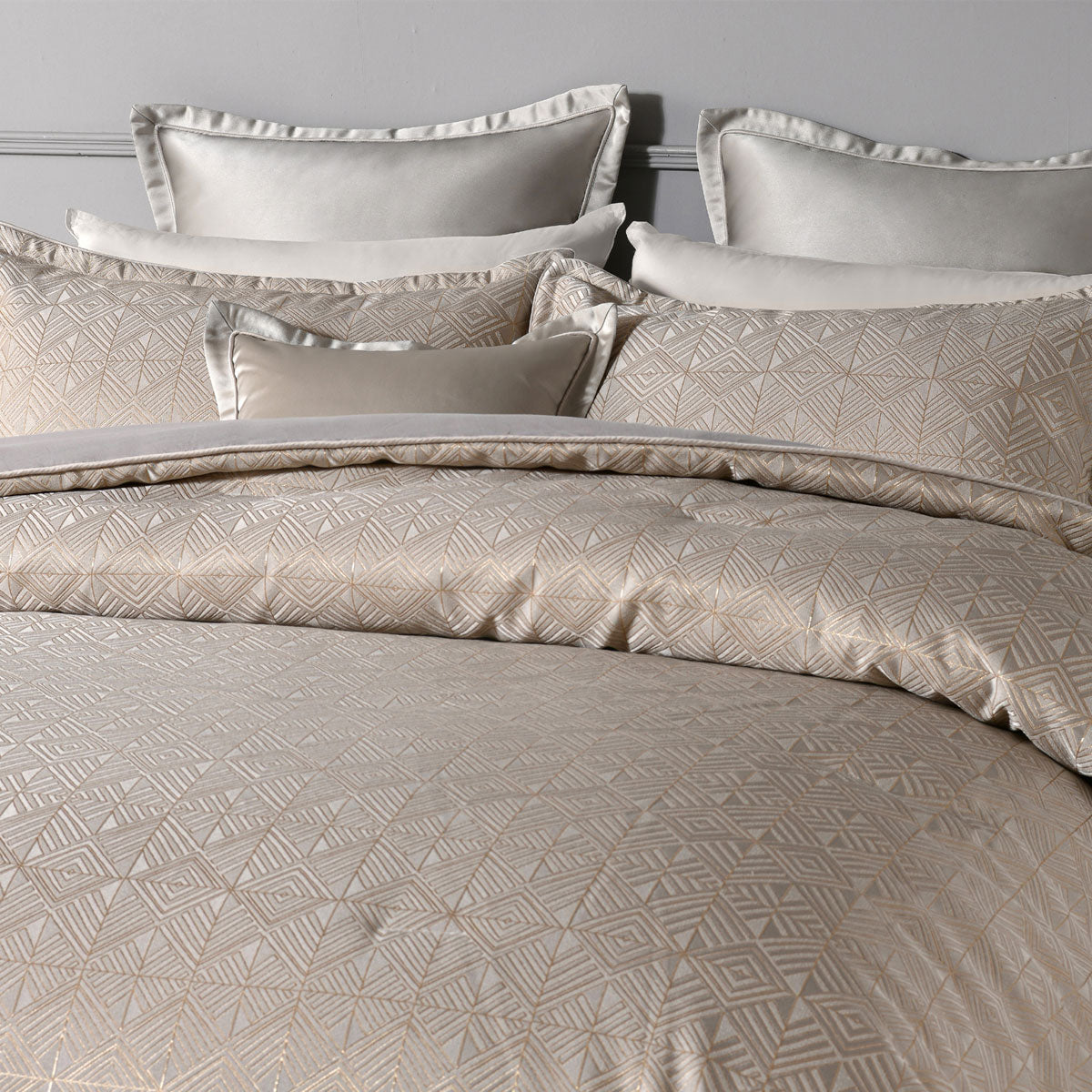 Bianca Bellagio Gold 6 Pcs Jacquard Geometric Comforter Set Queen/King