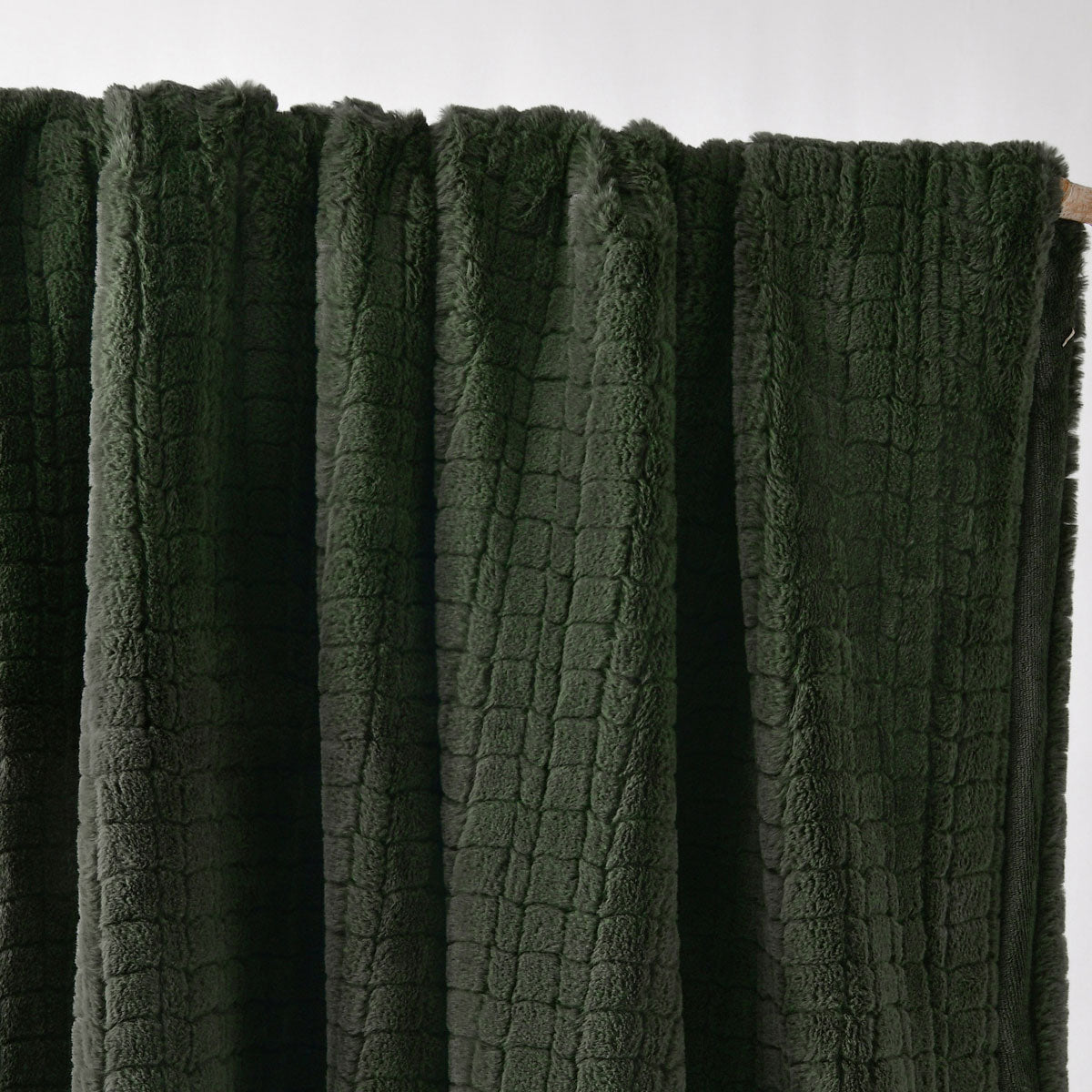 Bianca Tambar Forest Green Faux Fur Throw Rug 130 x 170 cm