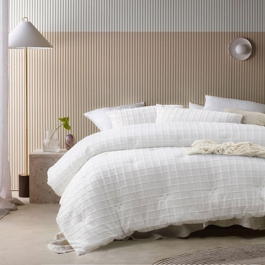 Vintage Design Homewares 3 Pcs Parquet White Comforter Set KING